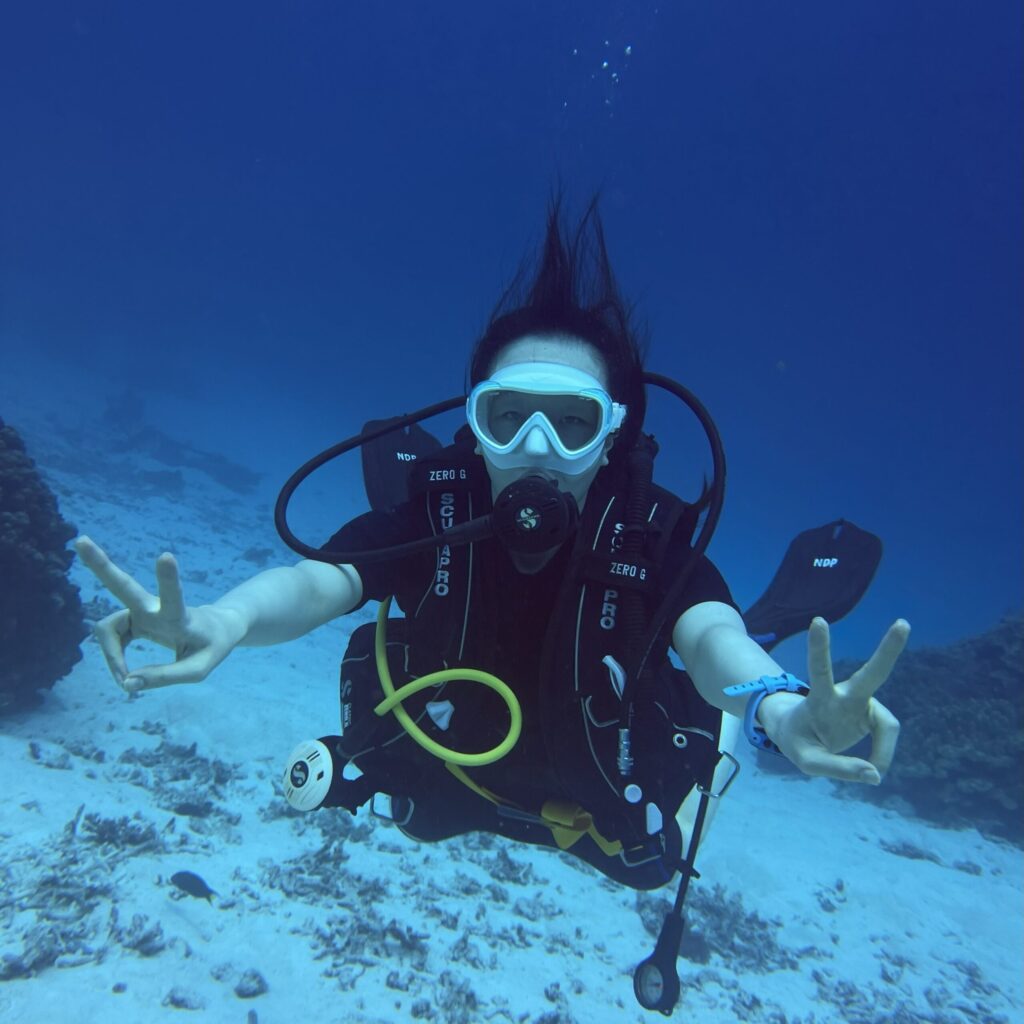 プーケットのラチャノイ島でプライベートガイドでダイビングを楽しむ