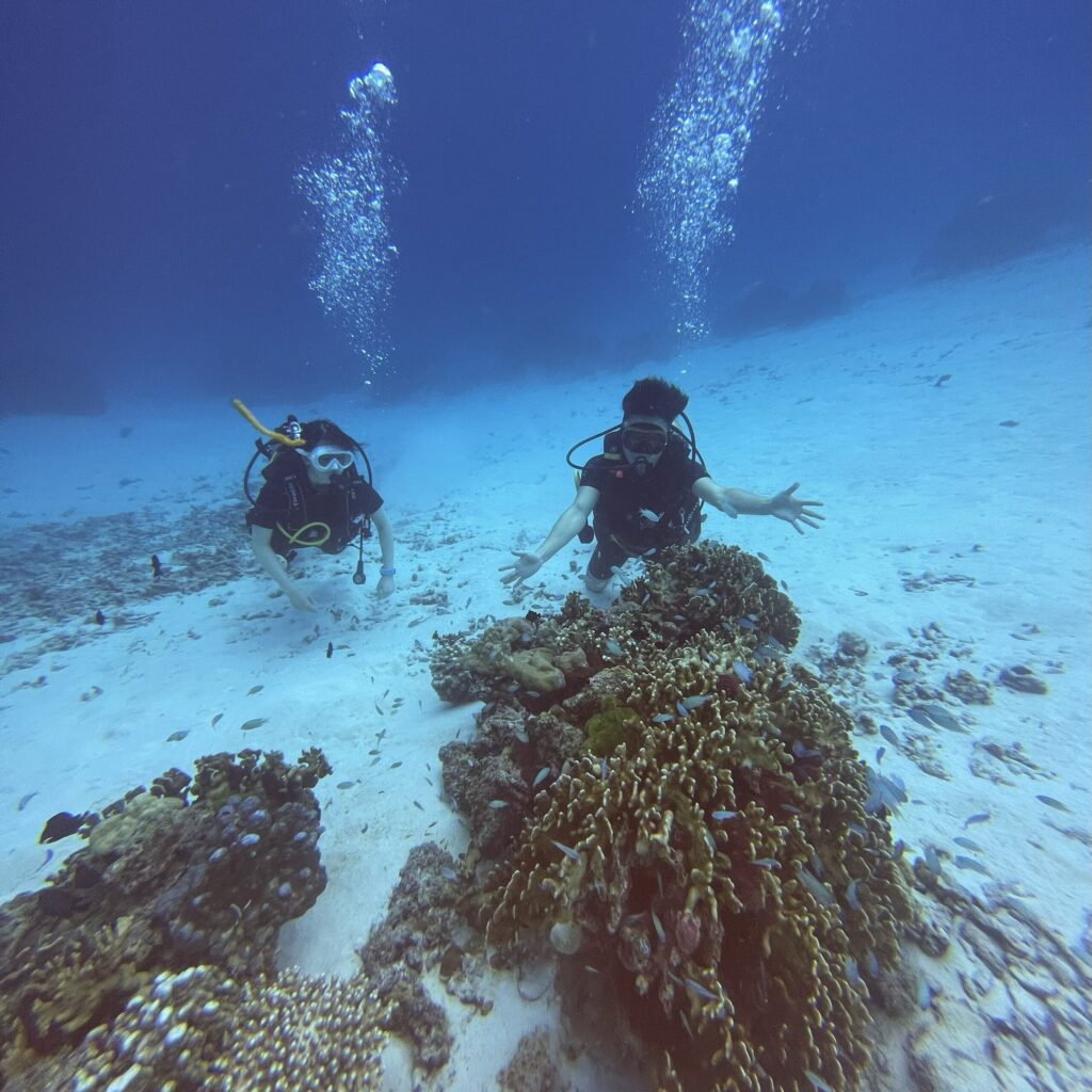 プーケットのラチャ島で夫婦でダイビングを満喫