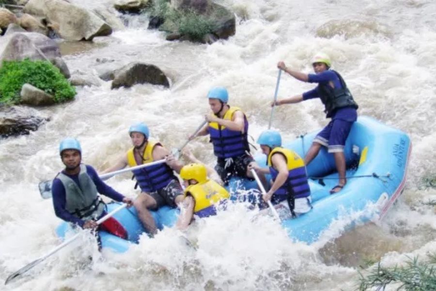 ラフティングツアー