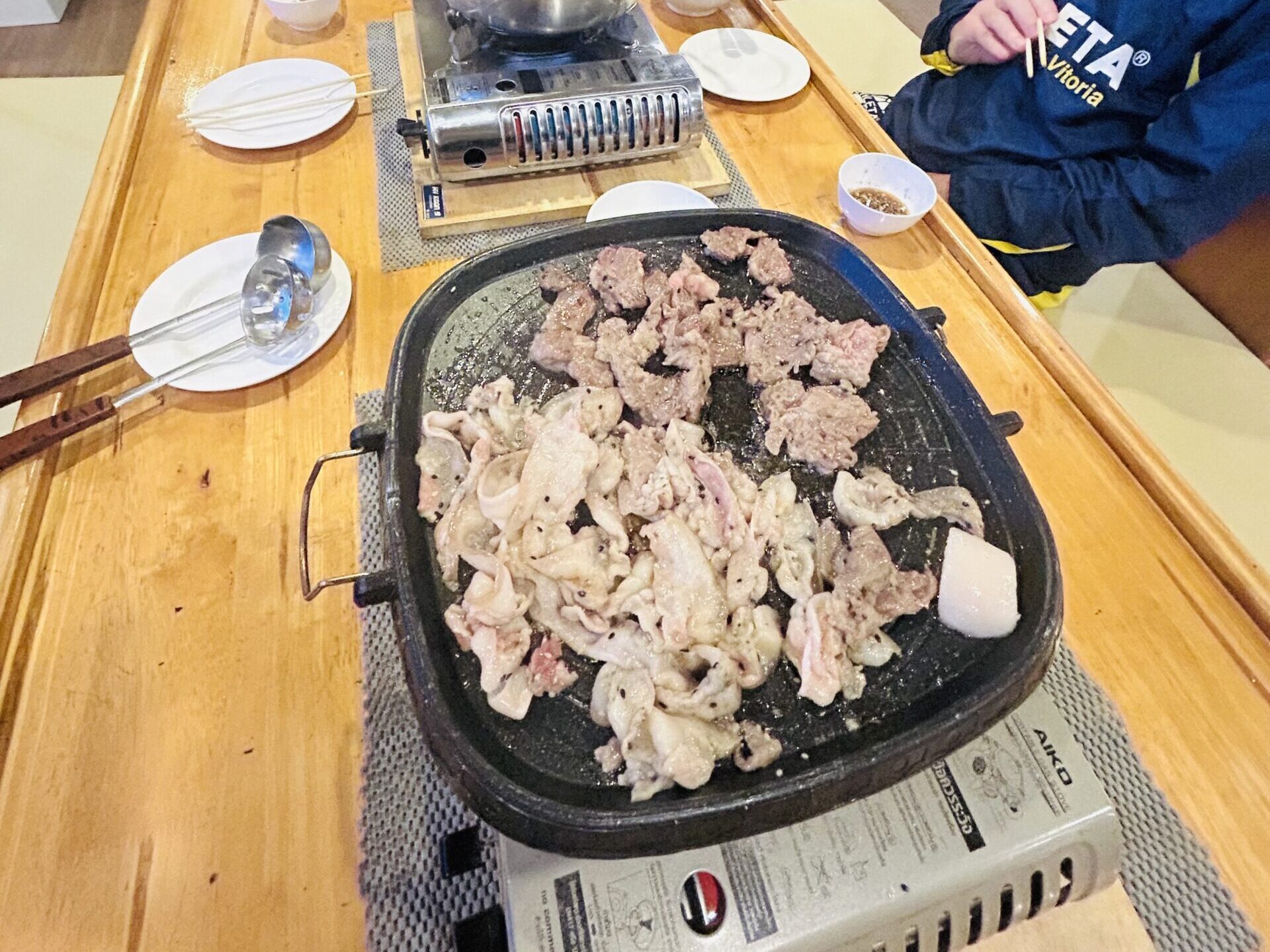 タイの焼肉ムーカタ（豚鍋）