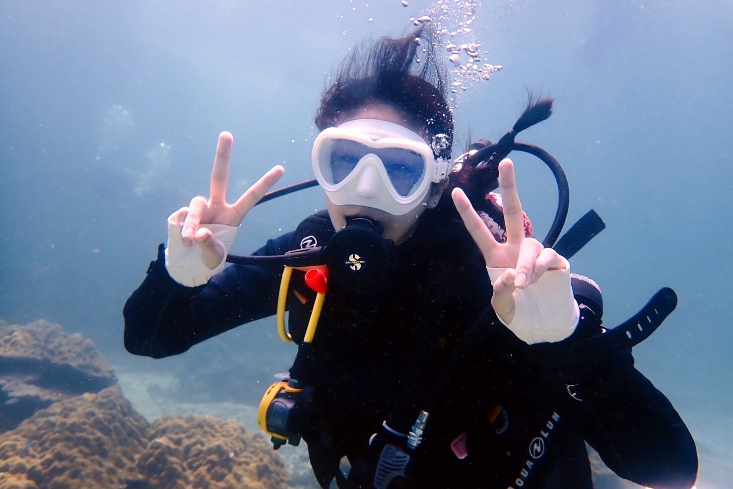 透明度の高いプーケットの海で体験ダイビング